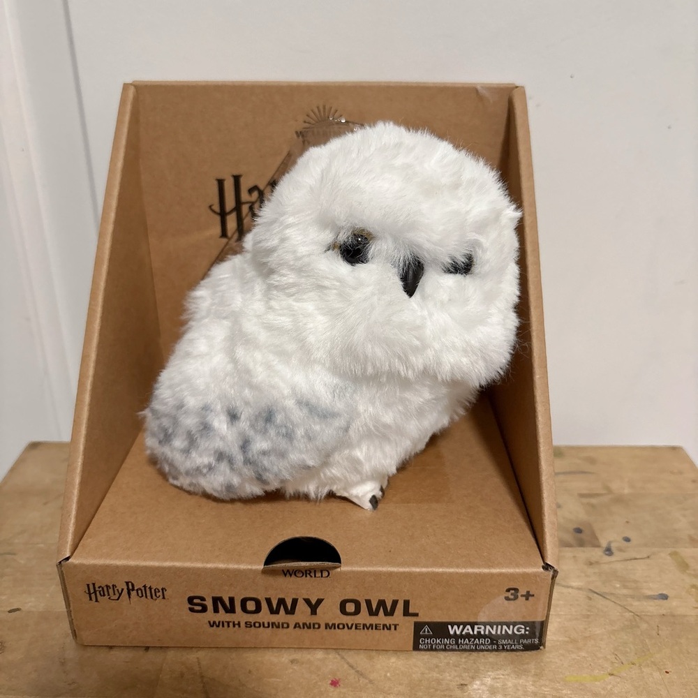 New in box Universal Studios Harry Potter Hedwig Snowy Owl Shoulder Plush Sound